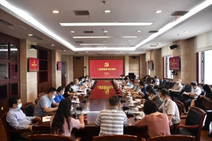 学校召开二级党组织书记例会 部署学期重点工作