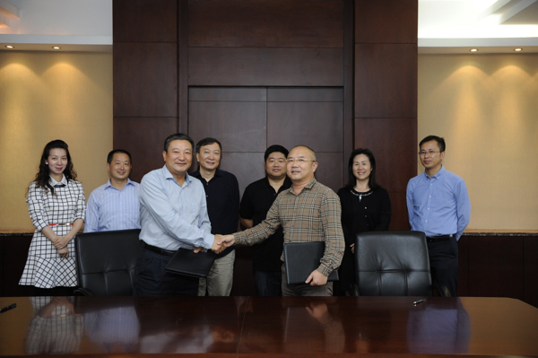 新尚集团董事长唐立新再捐1500万元支持学校发展