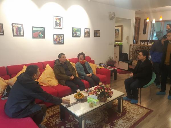 通信学院黄顺吉教授家人向电子科技博物馆捐赠藏品