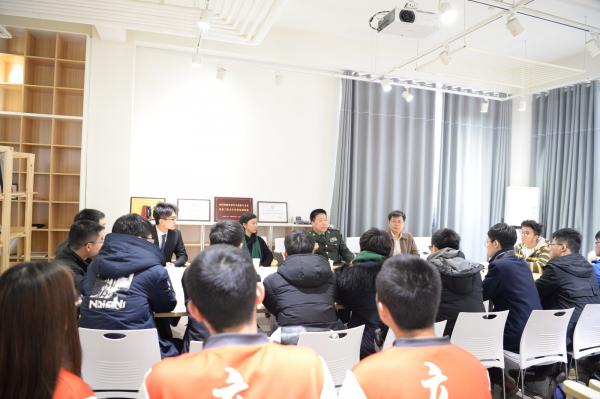 航天英雄杨利伟寄语立人班学子“勇于承担，不忘家国情怀”