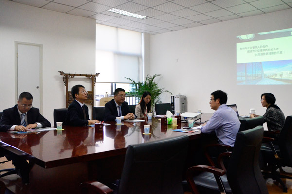 中国安邦保险高管来经管学院交流