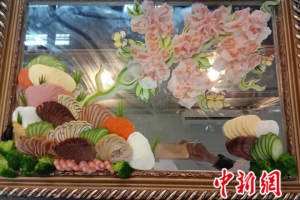 中国新闻社官博：膜拜高校食堂的“厨神”！胡萝卜变龙虾 南瓜成凤凰