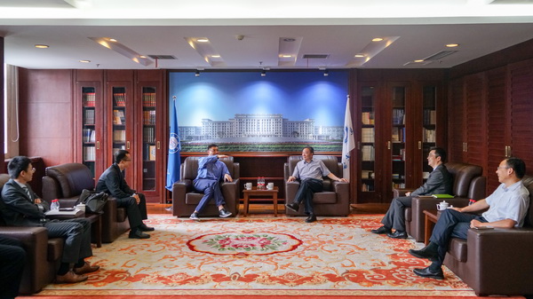 华为公司常务董事徐文伟来校访问