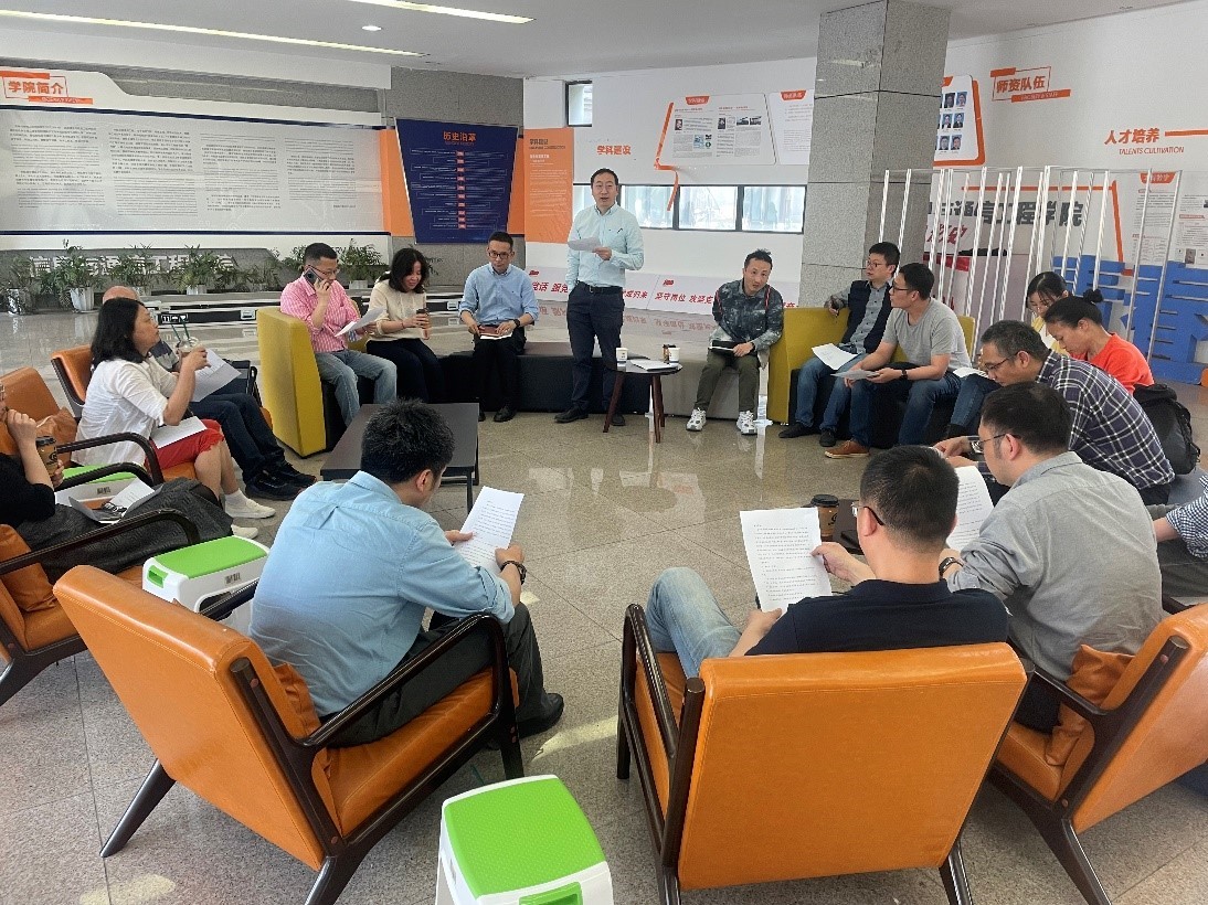 信通学院组织开展基于项目的新生课程教学改革研讨活动