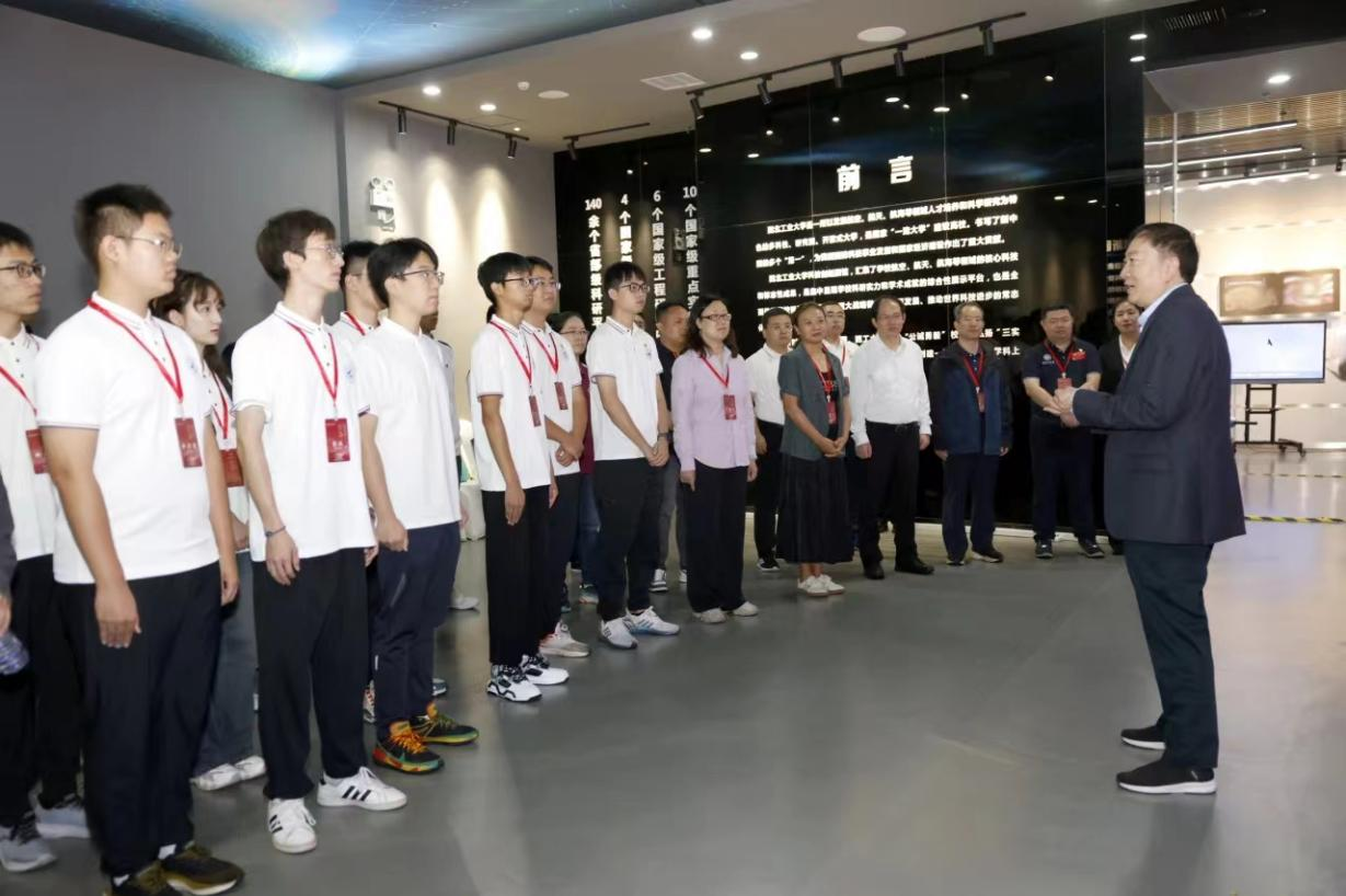 四校荣誉学院联袂打造党史研学新范式 共庆新中国成立75周年