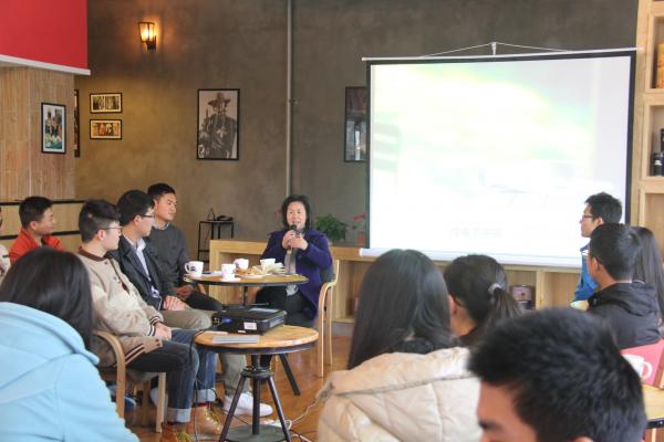 【成电下午茶】申小蓉做客成电下午茶与同学畅谈新学期新计划