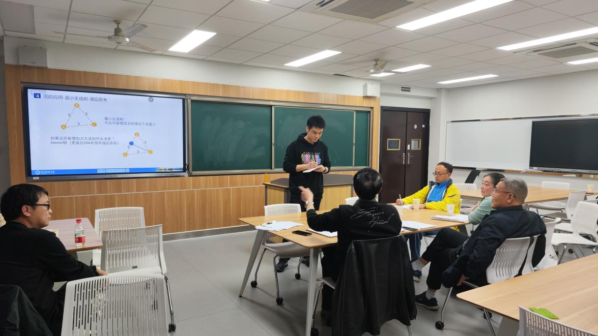 软件学院开展“老带青”帮教活动