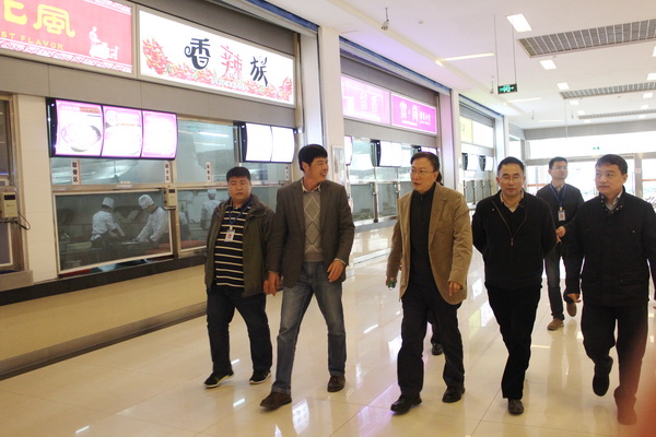 李言荣校长调研学校后勤工作