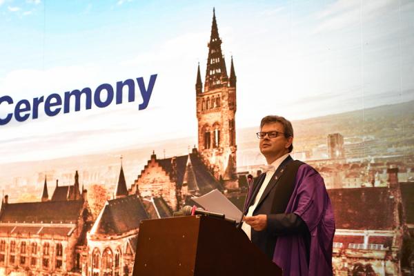 英国授位005.JPG bf7aaf9a9892df28460fef033a1d9e32.jpg