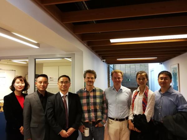 与根本哈根大学计算机学院高性能灵活计算中心主任弗雷茨.恒宁教授等交流合影.jpg 与根本哈根大学计算机学院高性能灵活计算中心主任弗雷茨.恒宁教授等交流合影.jpg