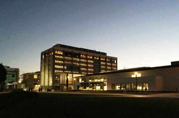 图书馆.jpg 图书馆.jpg