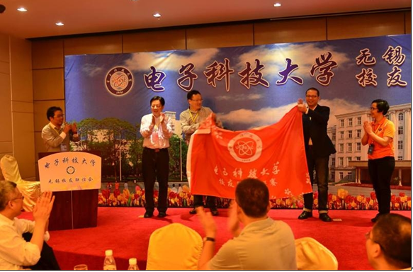 第一届“创立达杯”电子科大校友羽毛球队际联赛举行