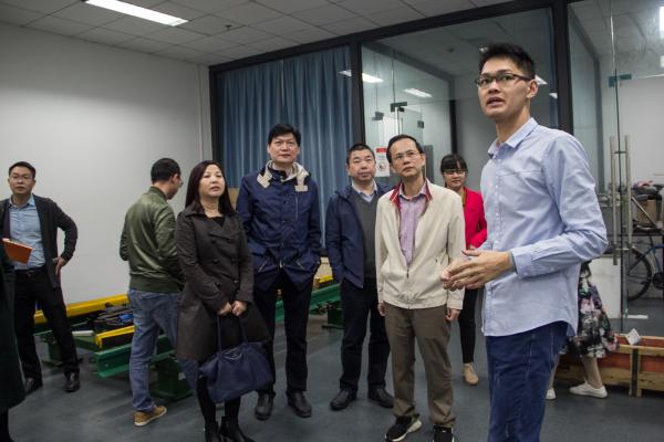 东莞市中小企业局及企业家一行来访机电学院