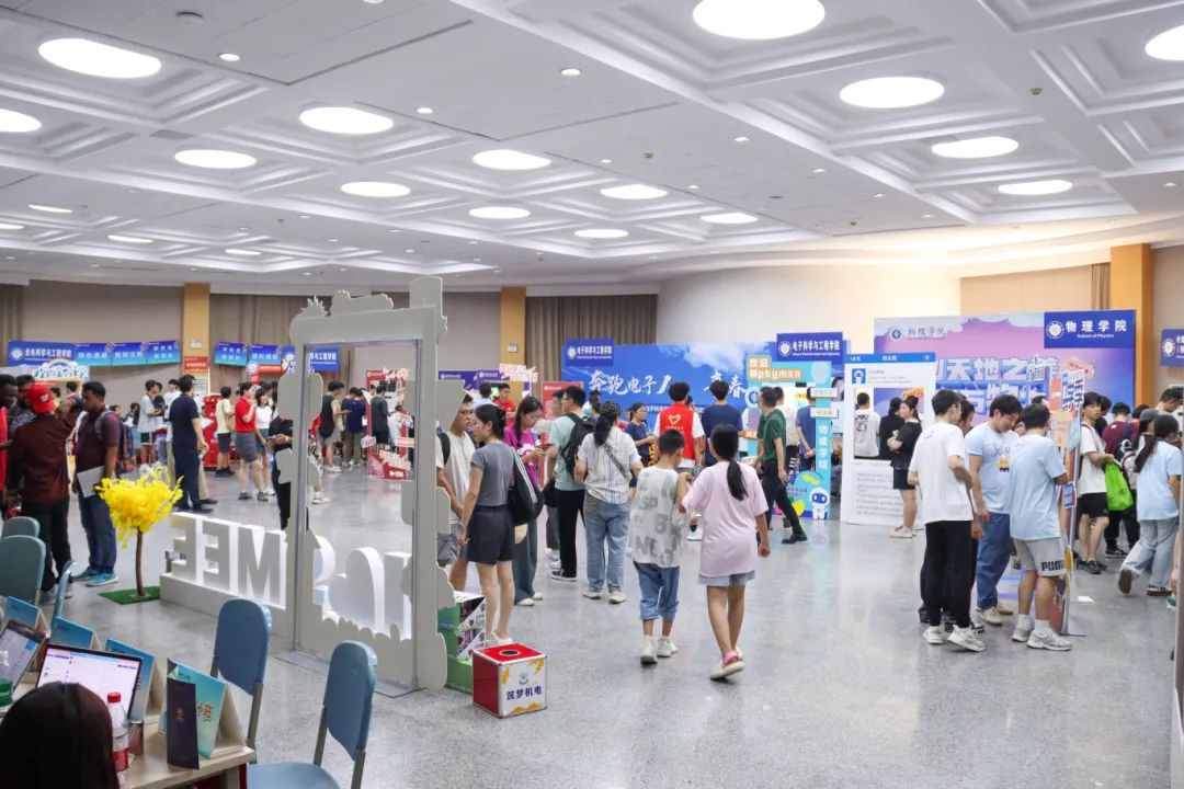 校领导看望慰问2024级新生