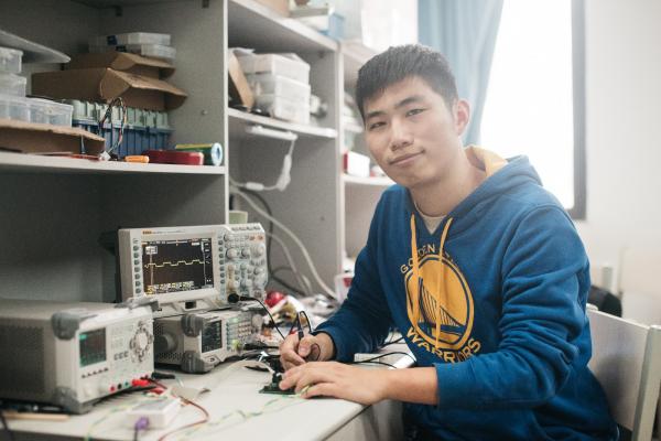 邓宏宇.jpg 邓宏宇.jpg