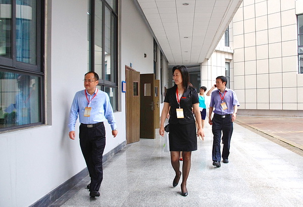 开学首日教学工作秩序井然