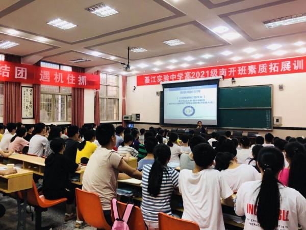 通信学院赴重庆开展科普讲座