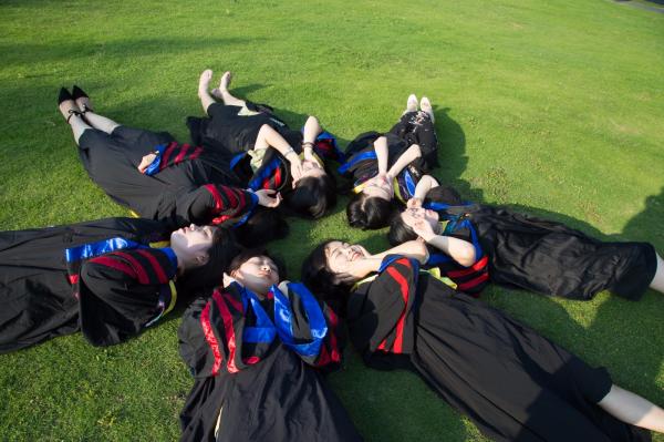 11 毕业照.jpg 11 毕业照.jpg