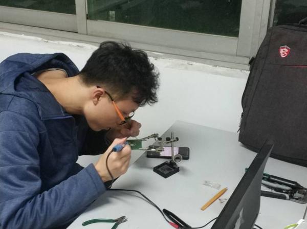 学生调试2.jpg 学生调试2.jpg