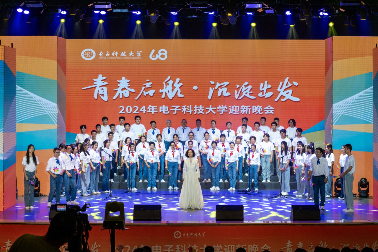 11 合唱《一路生花》.jpg 11 合唱《一路生花》.jpg