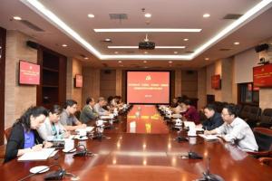 【主题教育】学校党委理论学习中心组就“落实全面从严治党要求，建强基层党组织”进行集中学习