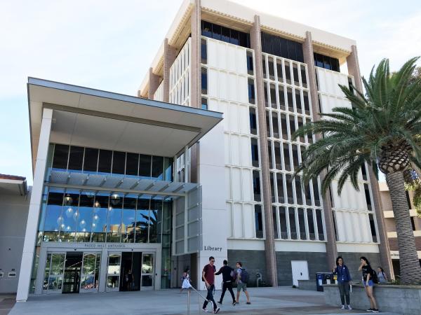 图书馆2.jpg 图书馆2.jpg