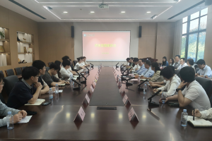 学校举行师生代表交流座谈会