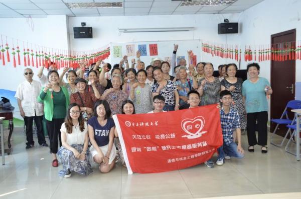 通信研究生志愿者走进顺江社区开展妙趣端午节活动