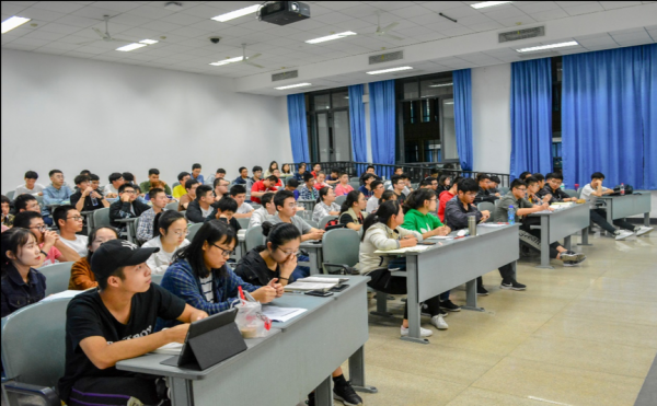 《风起云涌的百年电子科技史》课程开讲