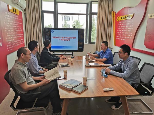 空军工程大学信息与导航学院来信通学院调研实验室建设
