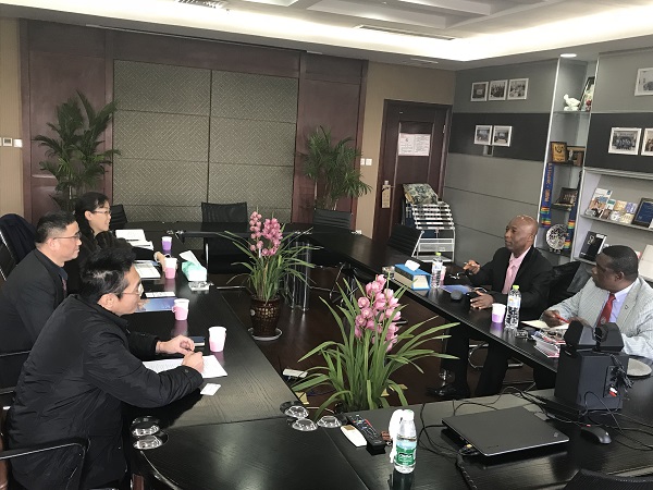 加纳教育大学一行来校商谈合作