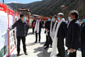 王亚非书记率队赴康定推进定点扶贫工作