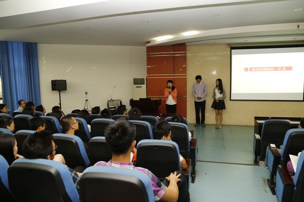 校学生记者团举行2013-2014年度表彰大会