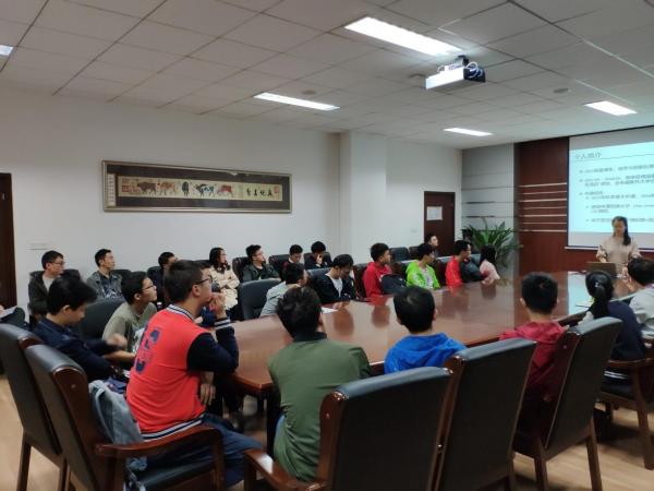 通信学院举办“扬帆远航”国际交流月系列讲座之朋辈经验分享会