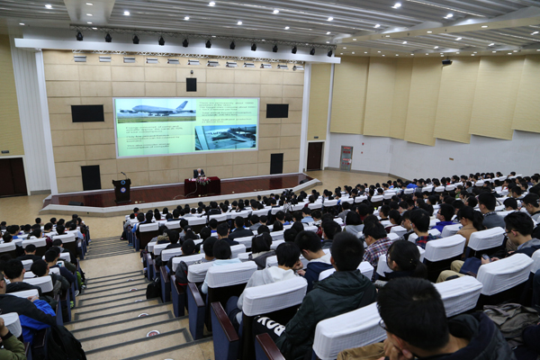 诺奖得主格林贝格尔教授走进成电与师生交流