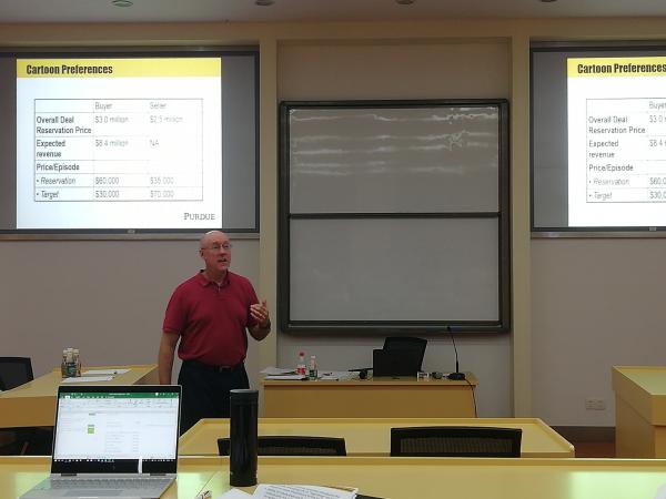 【国际学堂】Brain R. Dineen教授：“学会谈判可以更好地与人相处”