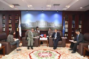 法国驻成都总领事白屿淞来校访问