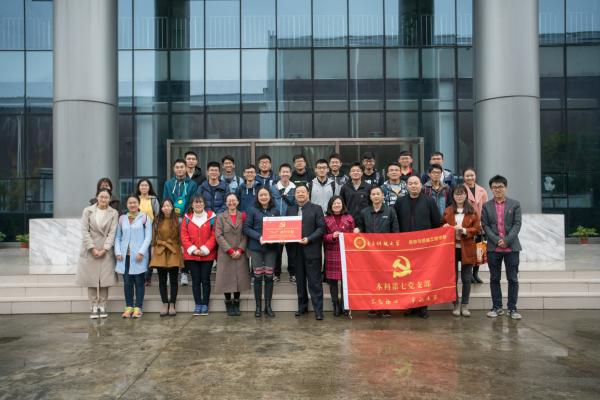 学校启动本科生党支部“1+1”共行计划