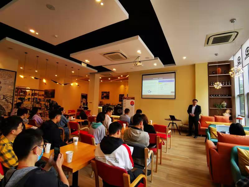 重庆大学廖晓峰教授做客“名师讲堂”谈大数据的分布式机器学习方法