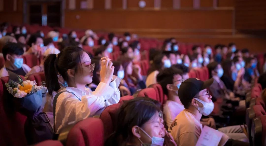 舞出精彩，光芒绽放——属于“舞月·留夏”的独家记忆