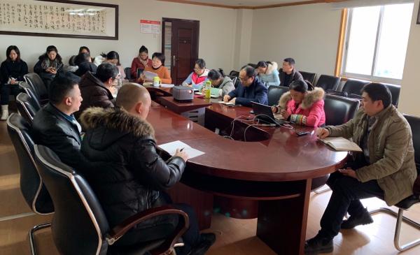 出版社召开全体党员大会