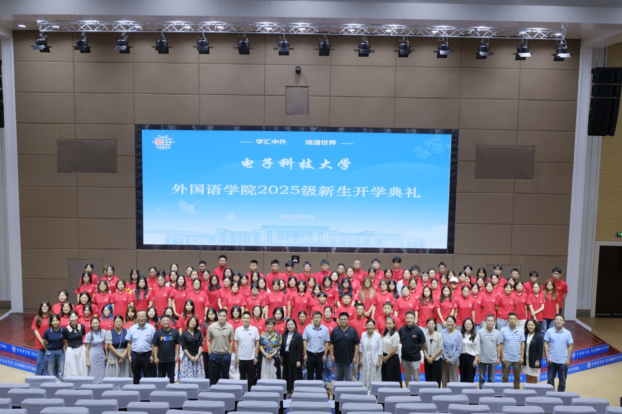 本科新生.JPG caf4c76a58a9b20a7c10a4faa420c82e_d9f98.j