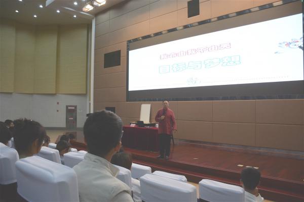 四川大学心理学教授格桑泽仁与成电学生共话目标与梦想