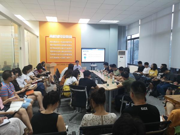 学工部举行新入职辅导员系列培训