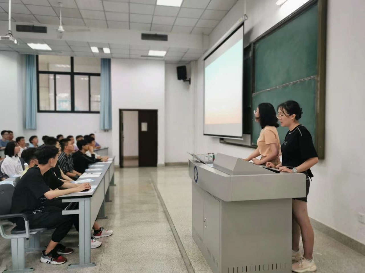 医学院.jpg cbf703606f69bbc9eeadd79ce021fe47_7be09.j