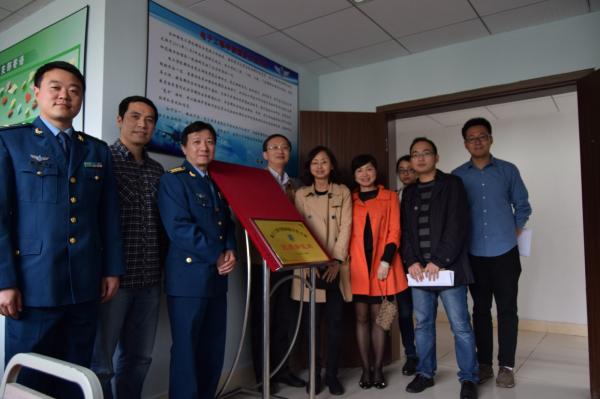 电工学院举行国防生党支部活动室揭牌仪式暨“两学一做”座谈交流会