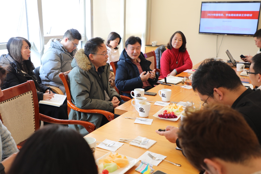 学校举行辅导员、学生理论宣讲工作研讨会