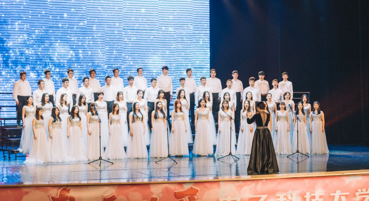 《有一种爱不变》.jpg 《有一种爱不变》.jpg