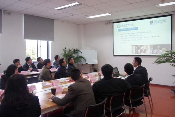 格拉斯哥学院研讨学生工作