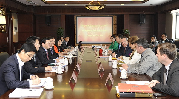 法国蒙彼利埃代表团访问我校